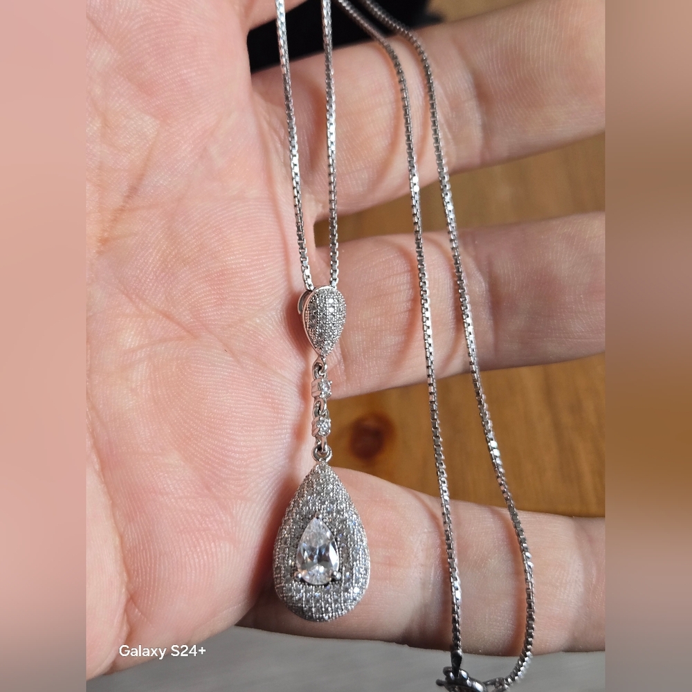 Dazzling Silver Sterling 925 Teardrop Necklace 18"